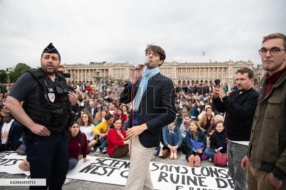 Catholics Protest Euthanasia Bill in Paris