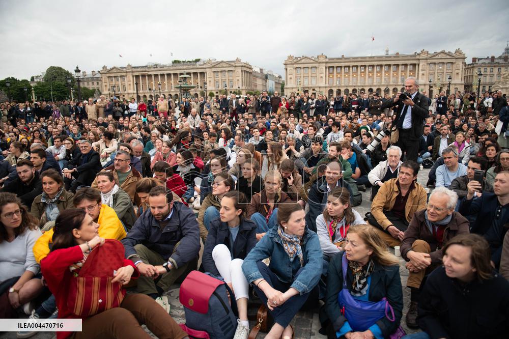 Catholics Protest Euthanasia Bill in Paris