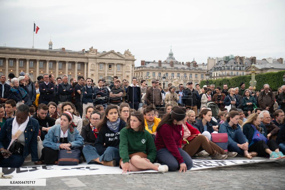 Catholics Protest Euthanasia Bill in Paris