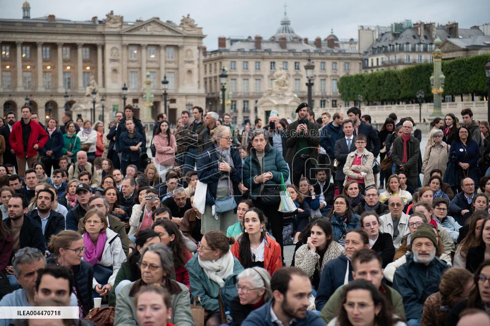 Catholics Protest Euthanasia Bill in Paris