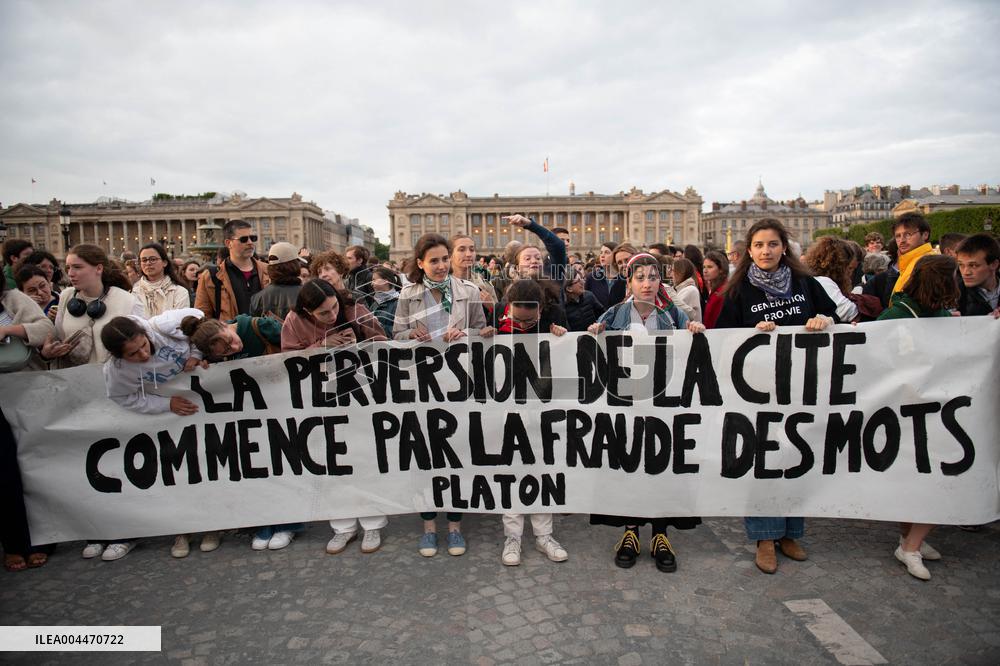 Catholics Protest Euthanasia Bill in Paris