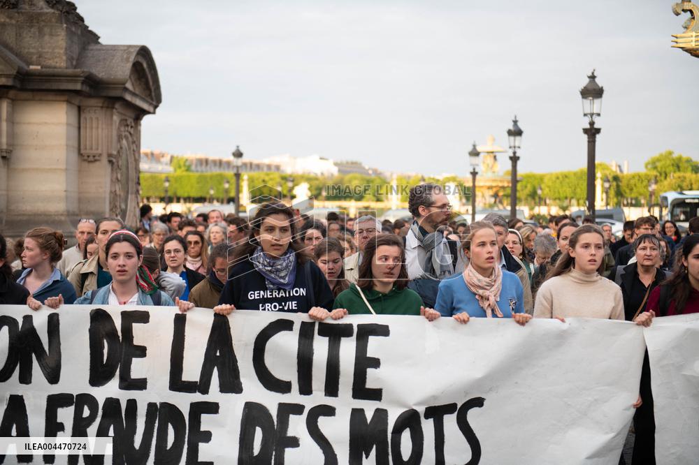 Catholics Protest Euthanasia Bill in Paris