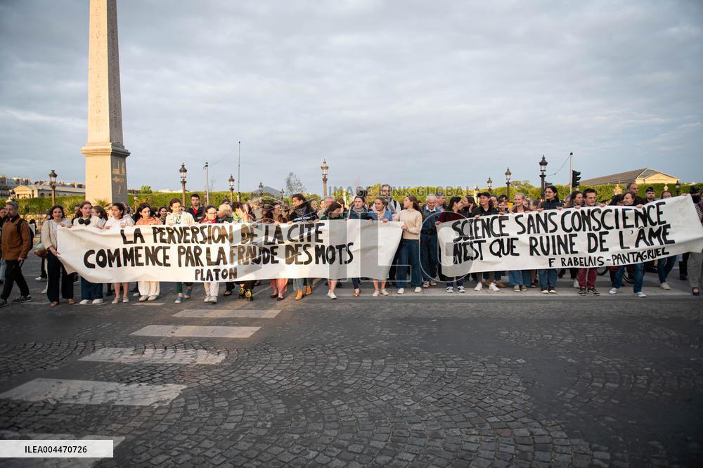 Catholics Protest Euthanasia Bill in Paris