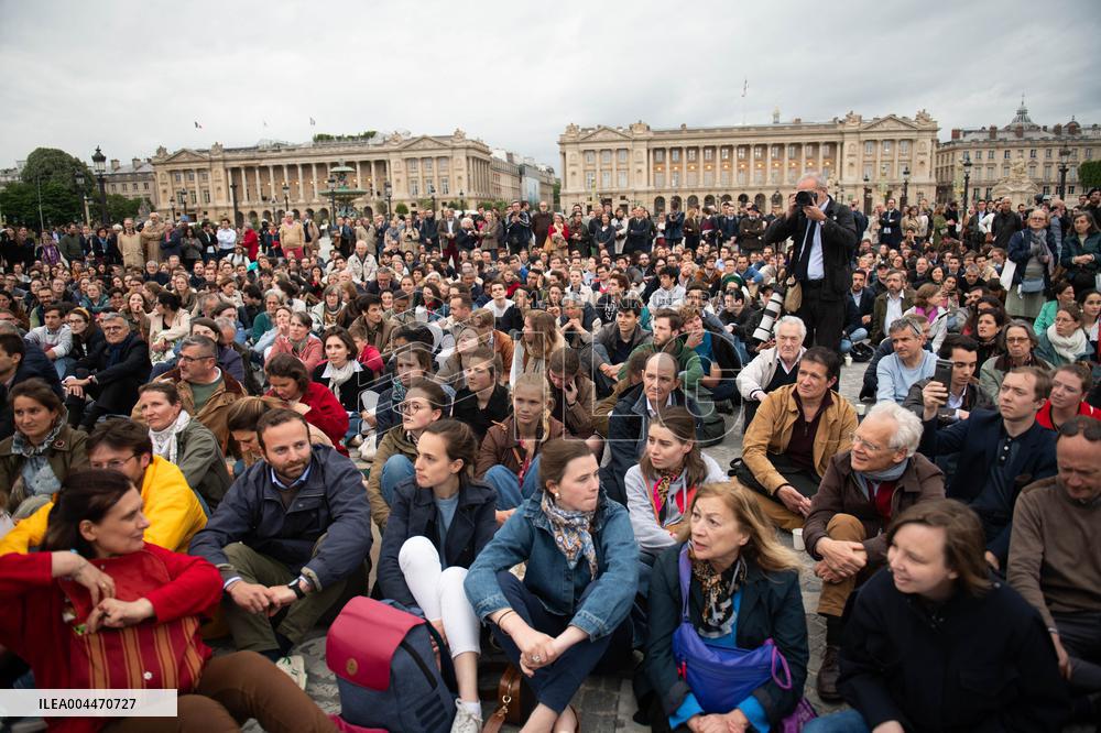 Catholics Protest Euthanasia Bill in Paris