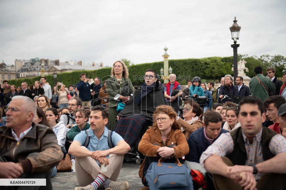 Catholics Protest Euthanasia Bill in Paris