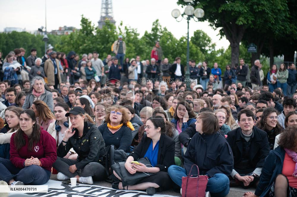 Catholics Protest Euthanasia Bill in Paris