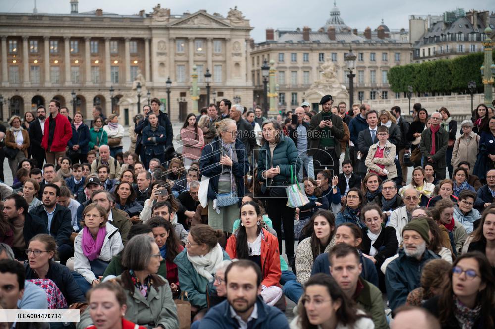 Catholics Protest Euthanasia Bill in Paris
