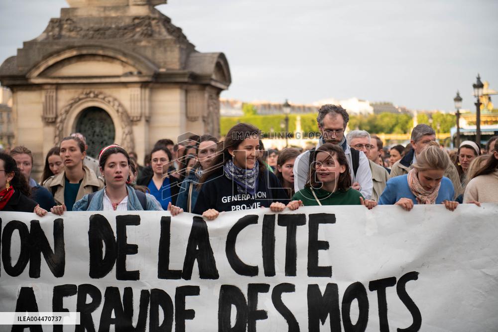 Catholics Protest Euthanasia Bill in Paris