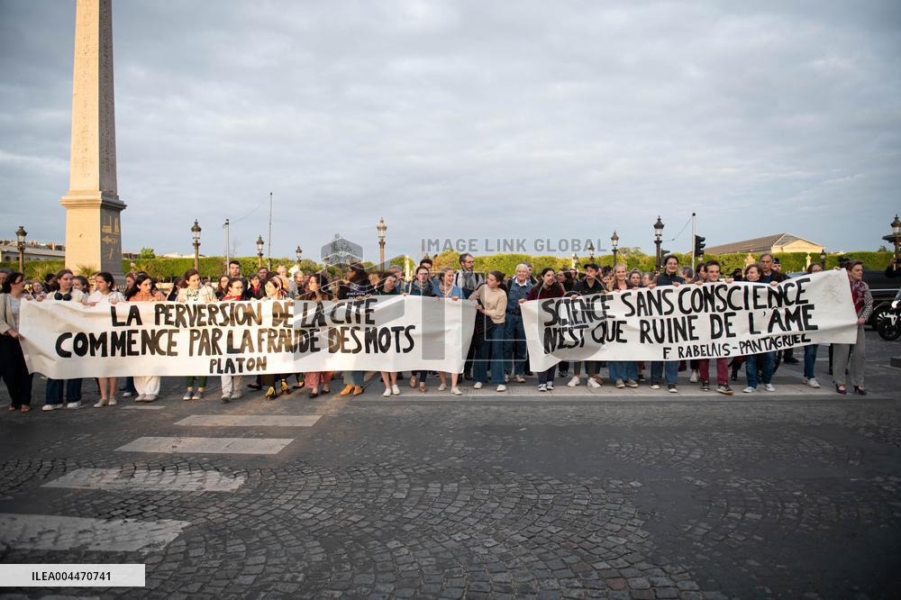 Catholics Protest Euthanasia Bill in Paris