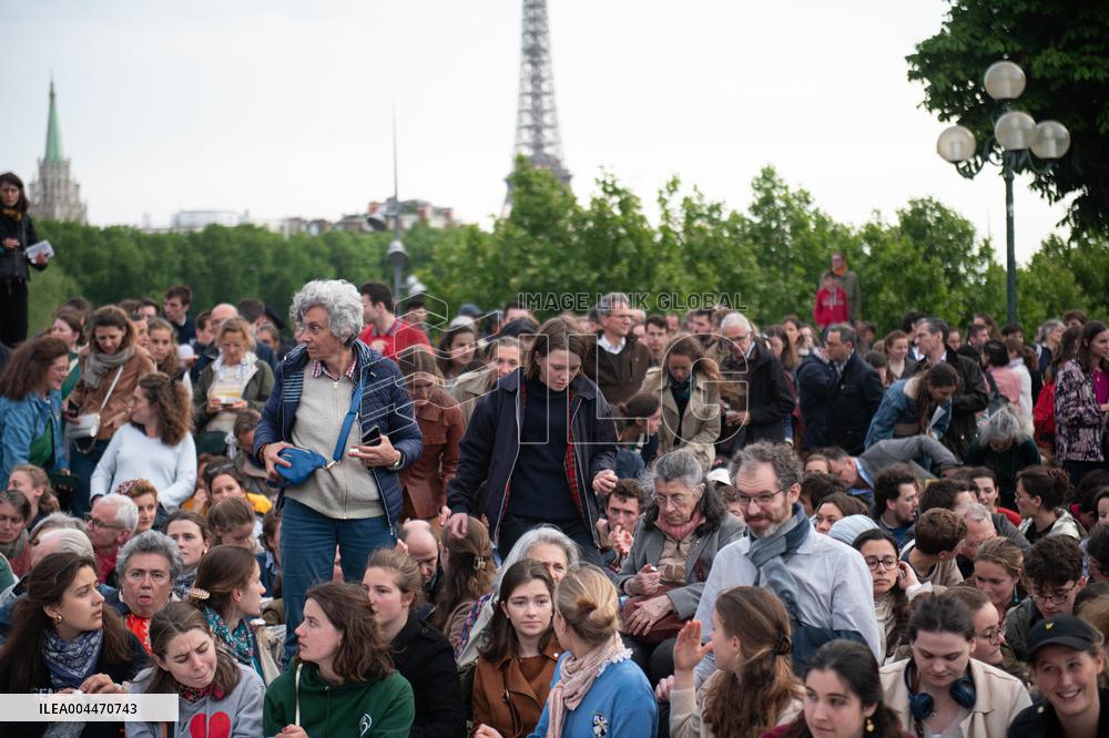 Catholics Protest Euthanasia Bill in Paris