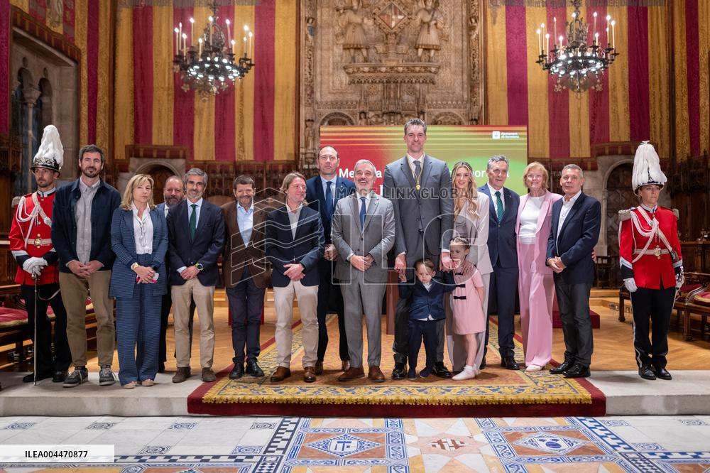 Collboni Presents the Gold Medal for Sporting Merit to Pau Gasol - Barcelona