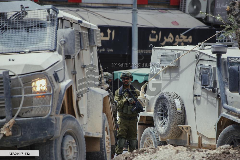 Israeli Forces Raid Financial Sites in Jenin - Palestine