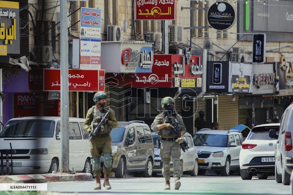 Israeli Forces Raid Financial Sites in Jenin - Palestine