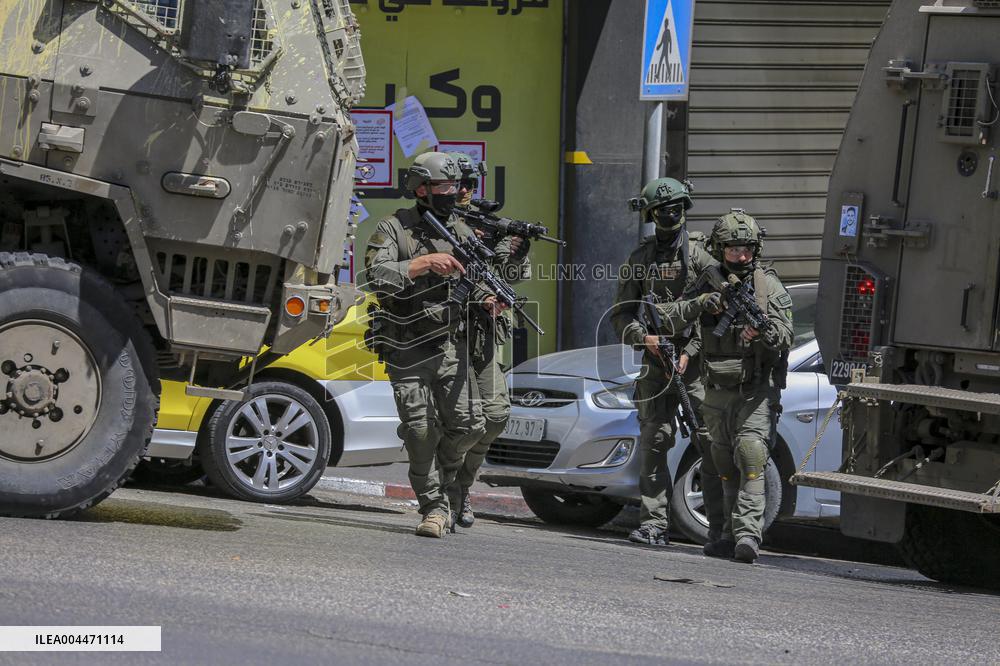 Israeli Forces Raid Financial Sites in Jenin - Palestine