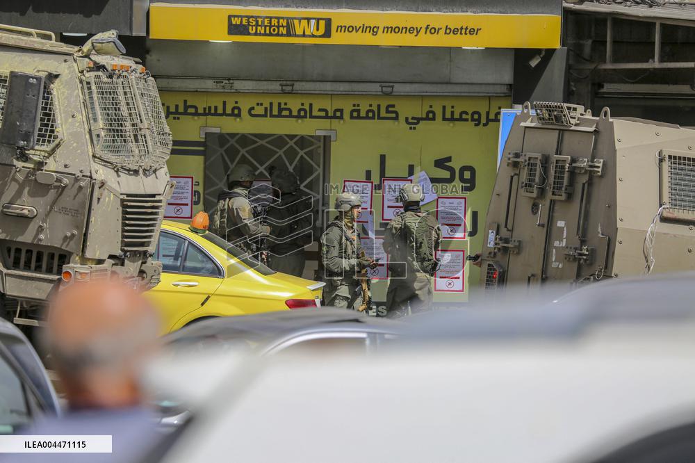 Israeli Forces Raid Financial Sites in Jenin - Palestine