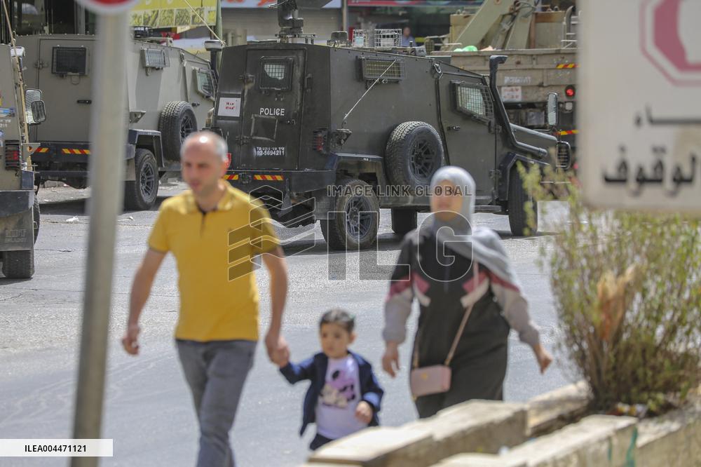 Israeli Forces Raid Financial Sites in Jenin - Palestine