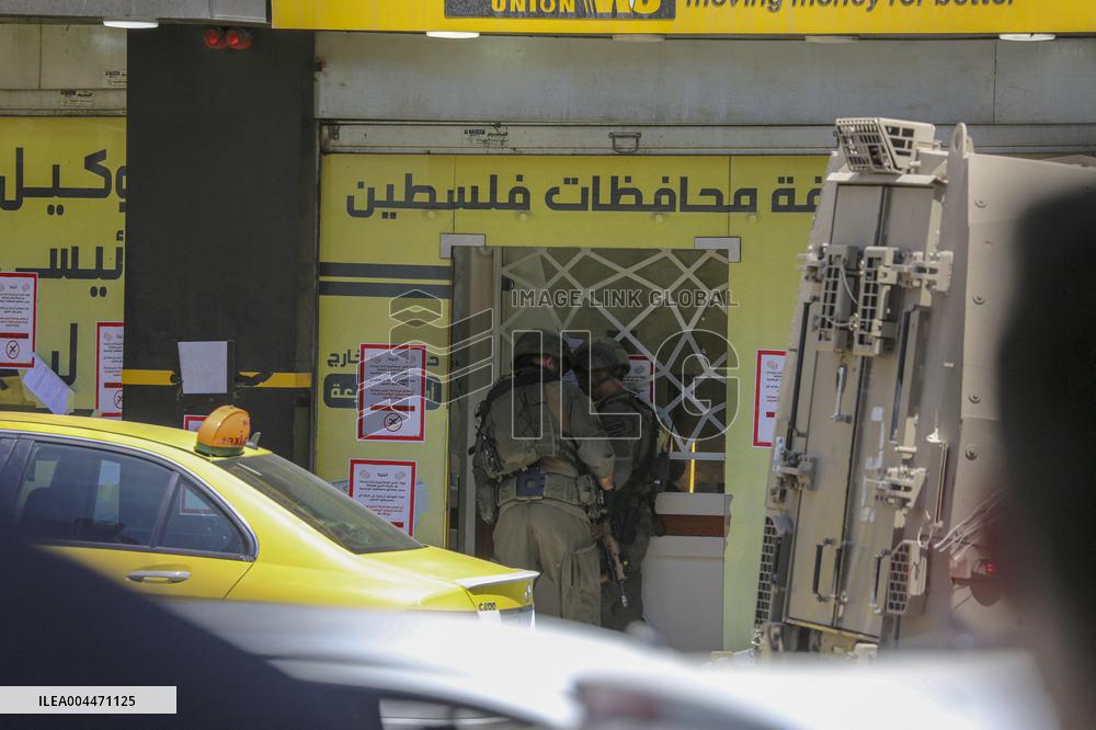Israeli Forces Raid Financial Sites in Jenin - Palestine