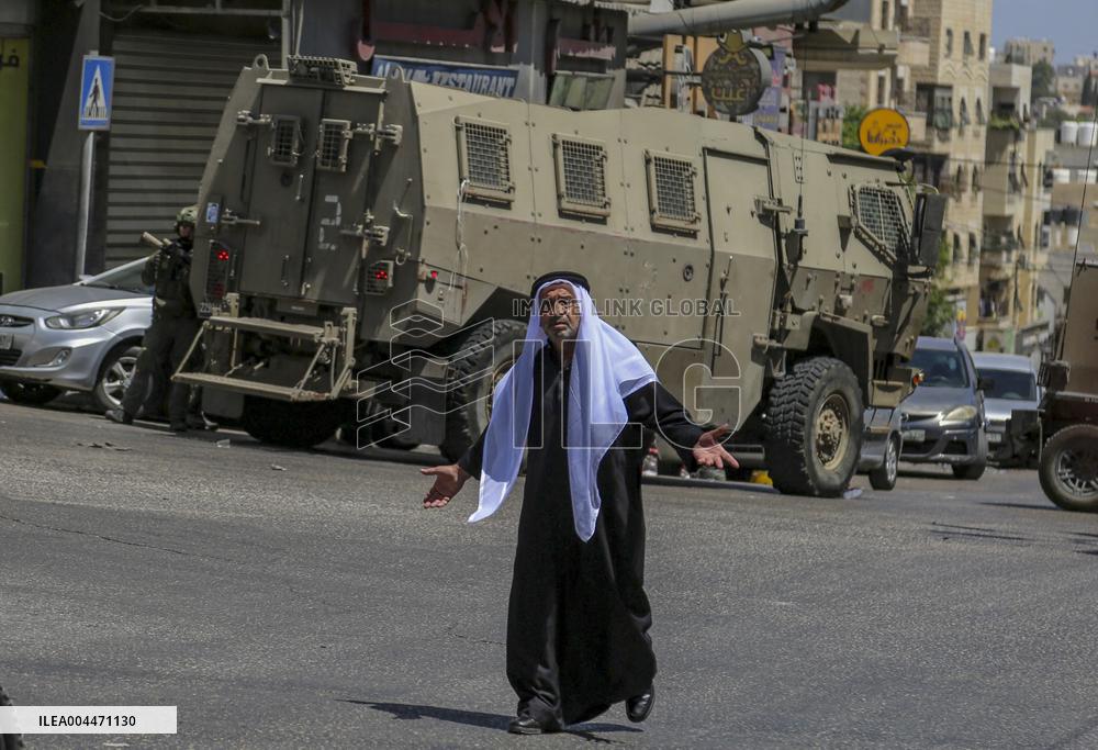 Israeli Forces Raid Financial Sites in Jenin - Palestine