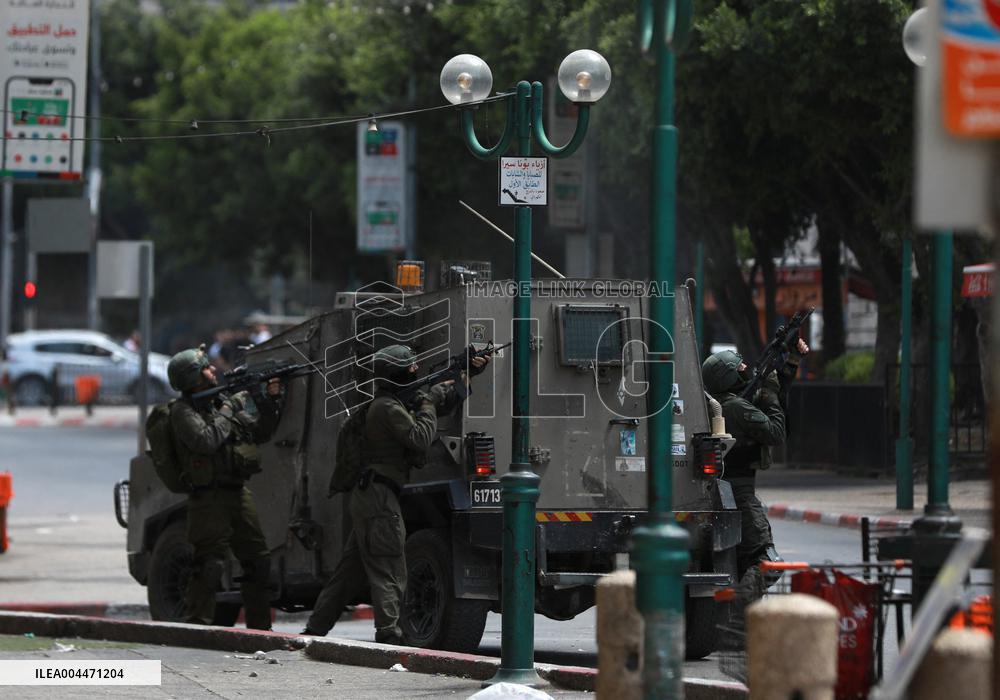 Clash During an Israeli Operation - West Bank