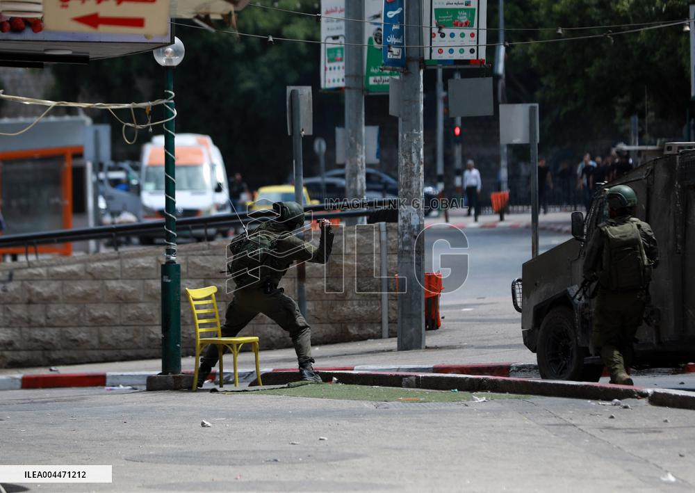 Clash During an Israeli Operation - West Bank