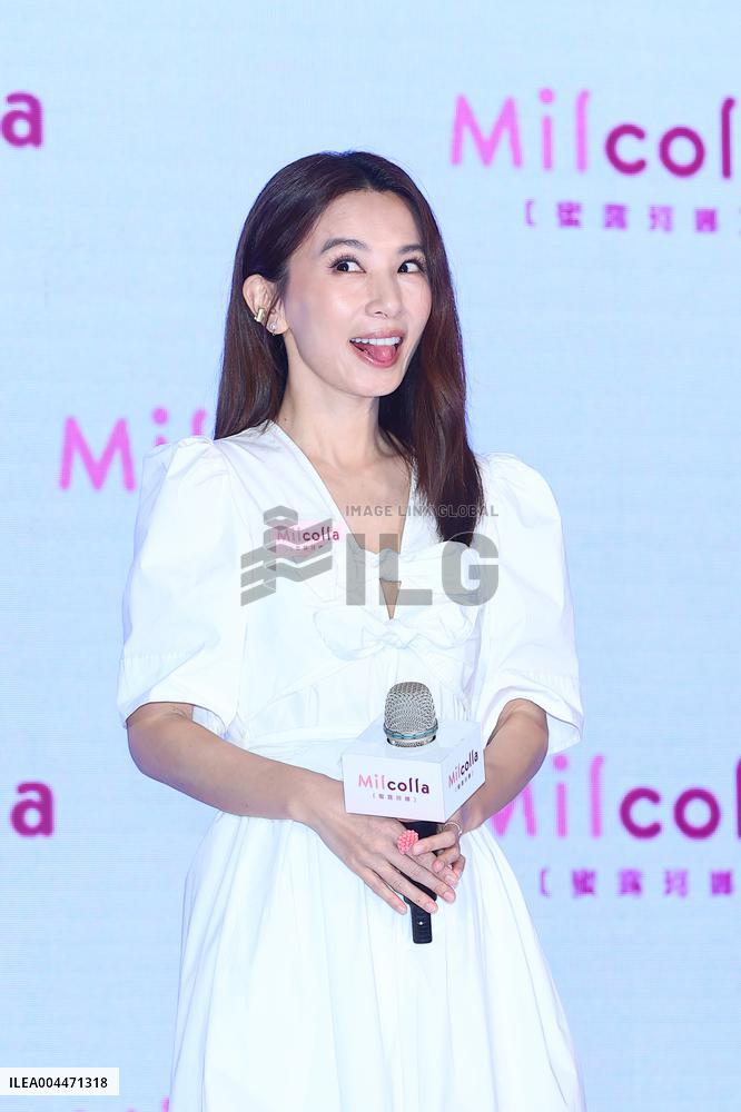 Female Singer Hebe Tien