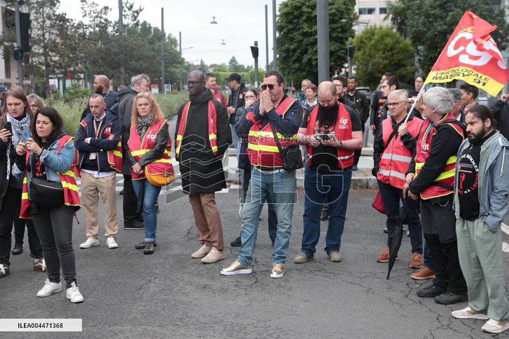Demonstration during Carrefour Group Annual General Meeting - Massy