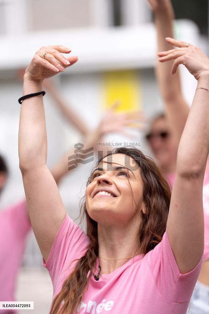 Denitsa Ikonomova dances with the Intimina brand - Paris AJ