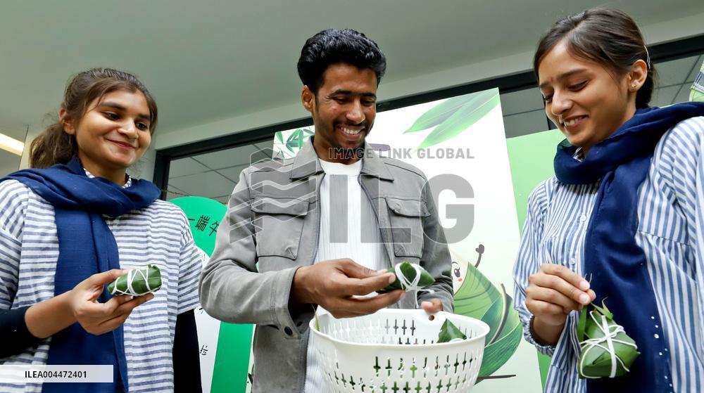 Foreigners Experience China Dragon Boat Festival