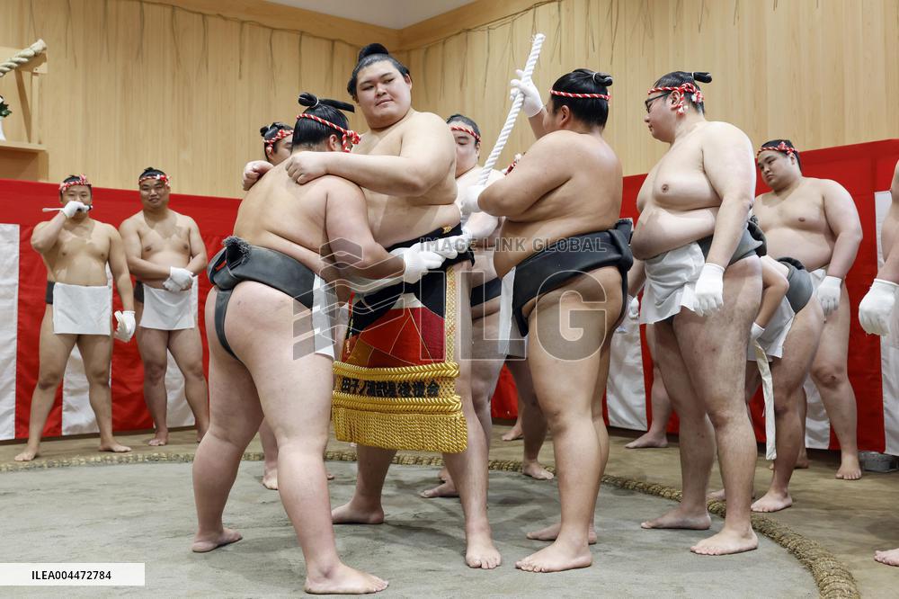 Sumo: Yokozuna Onosato wears new rope belt