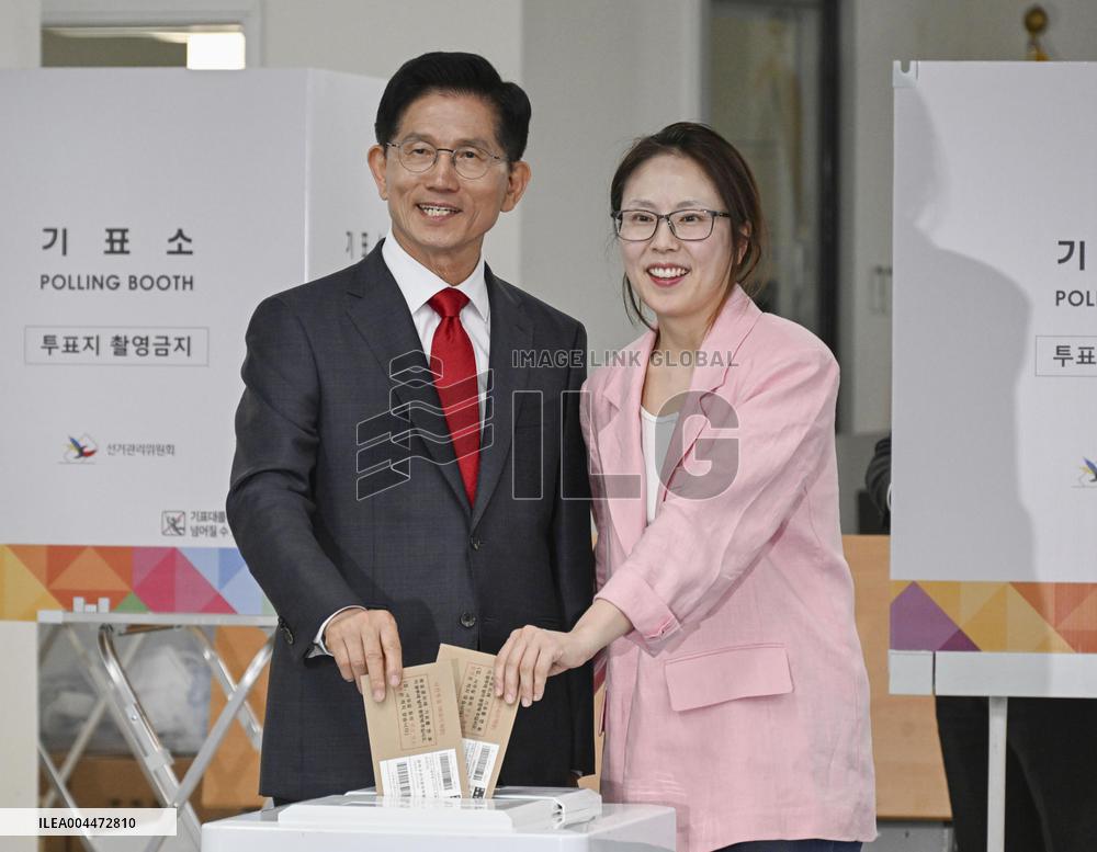Early voting begins for S. Korea presidential race