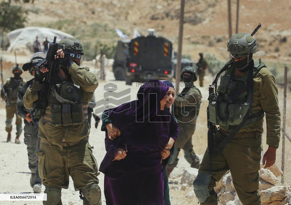 Demolishing Home and Barn in Hebron - West Bank