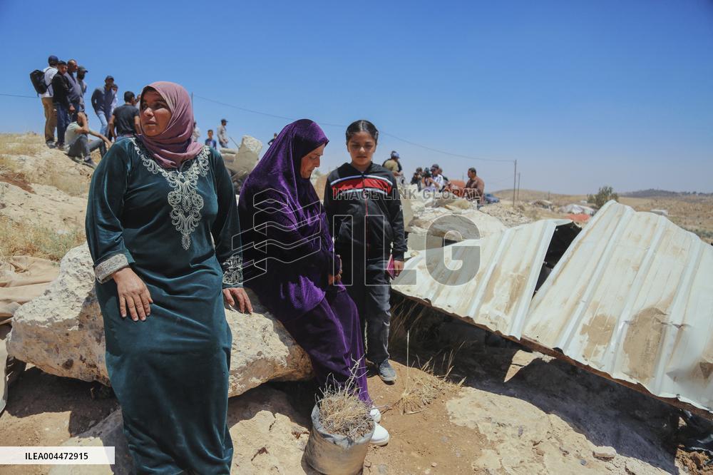 Demolishing Home and Barn in Hebron - West Bank