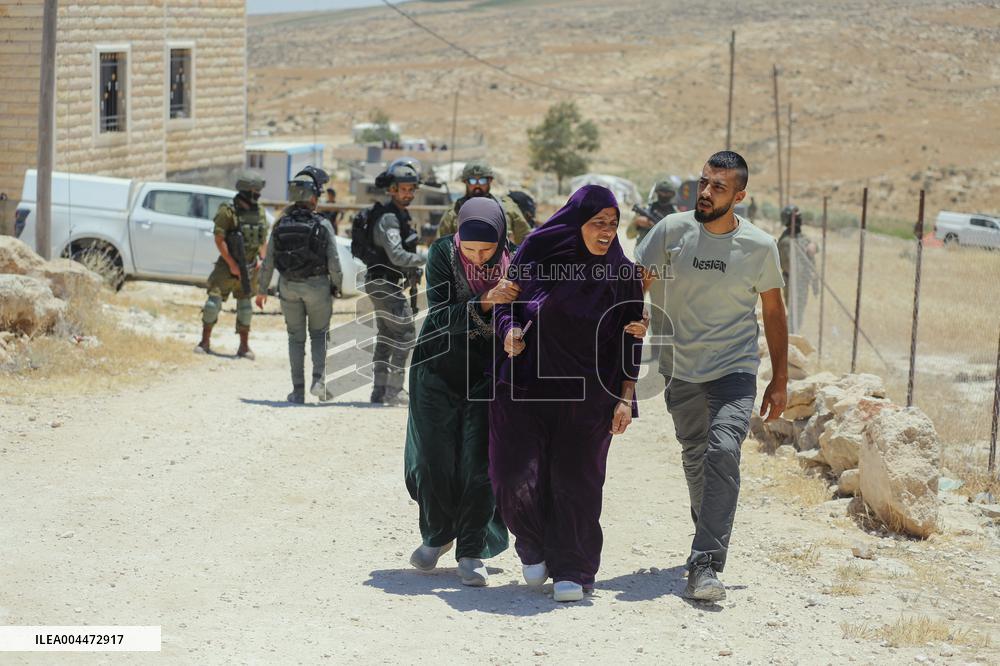 Demolishing Home and Barn in Hebron - West Bank