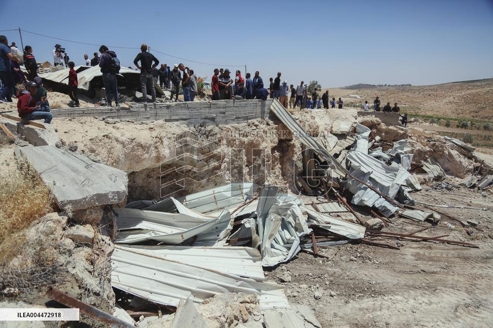 Demolishing Home and Barn in Hebron - West Bank
