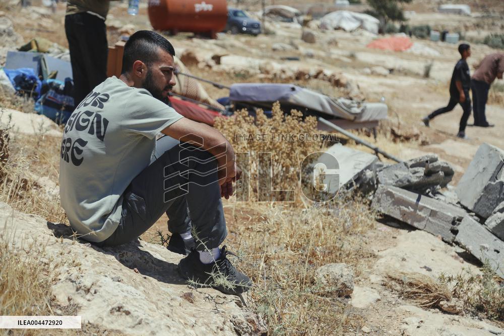 Demolishing Home and Barn in Hebron - West Bank