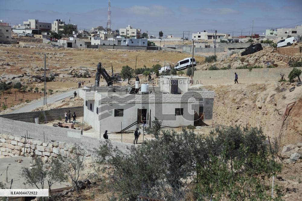 Demolishing Home and Barn in Hebron - West Bank