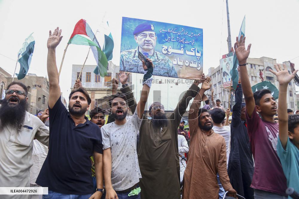 Hyderabad Rally Supports Pakistan Military