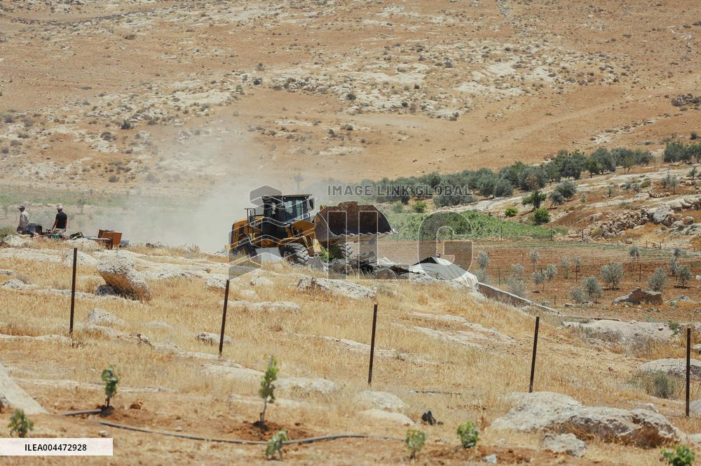 Demolishing Home and Barn in Hebron - West Bank