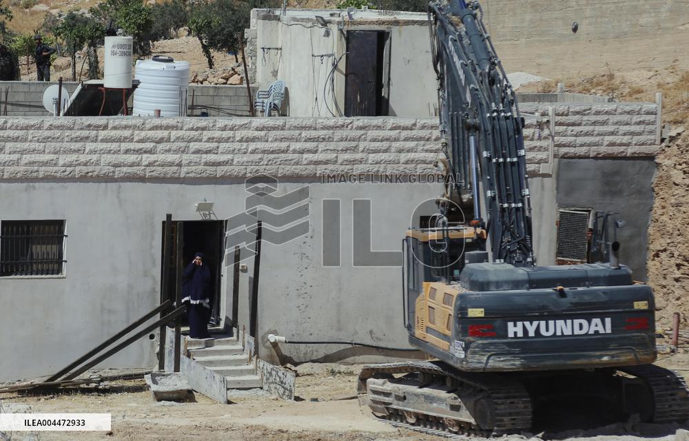 Demolishing Home and Barn in Hebron - West Bank