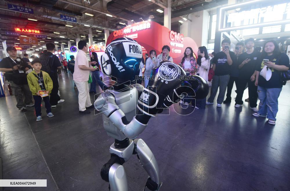 UNITREE G1 Humanoid Robot Boxing Match