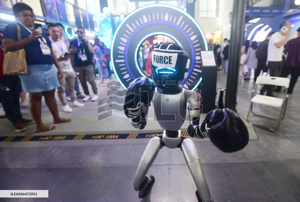 UNITREE G1 Humanoid Robot Boxing Match