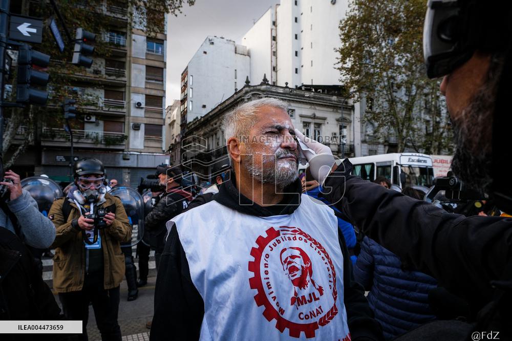 Retirees Protest Clashes With Police Outside National Congress - Buenos Aires