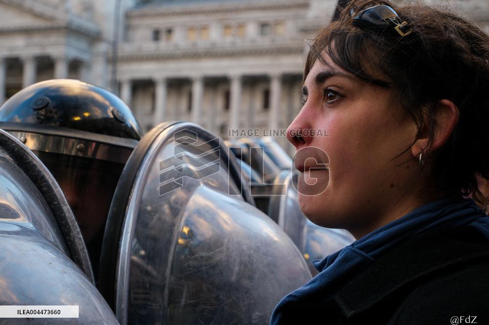 Retirees Protest Clashes With Police Outside National Congress - Buenos Aires