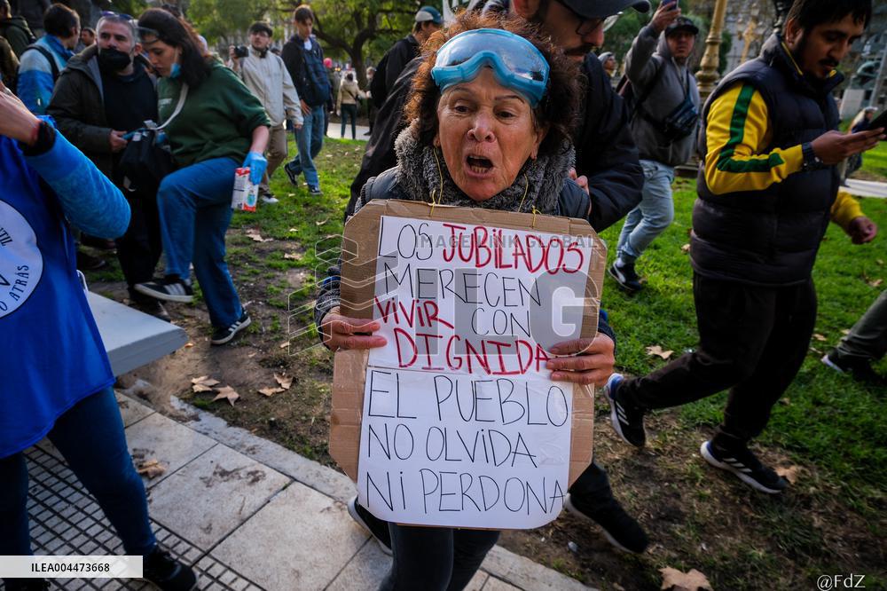 Retirees Protest Clashes With Police Outside National Congress - Buenos Aires