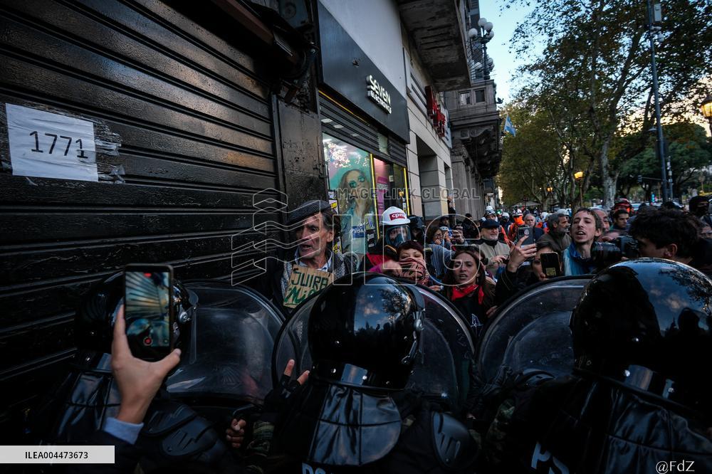 Retirees Protest Clashes With Police Outside National Congress - Buenos Aires
