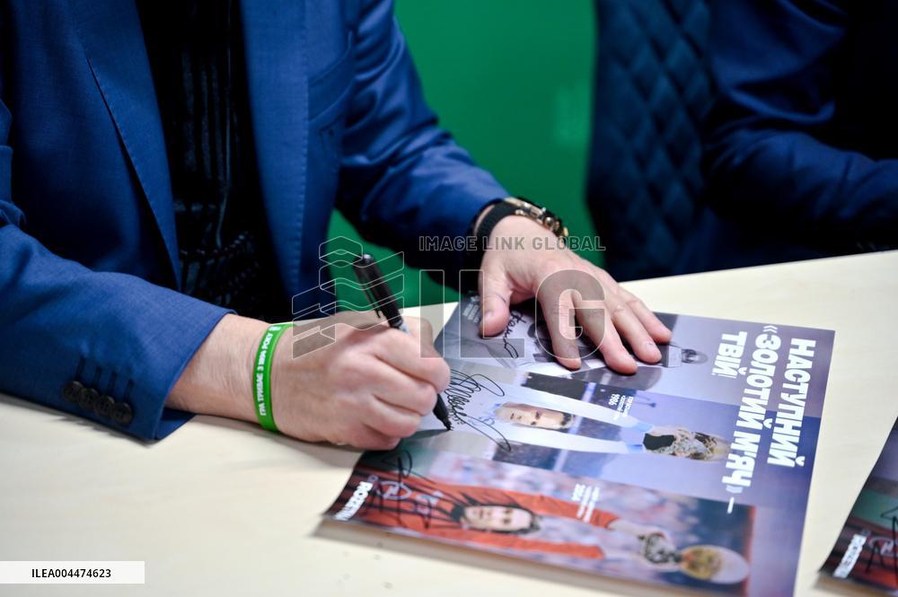 Autograph session of Andrii Shevchenko, Oleh Blokhin and Ihor Belanov in Lviv