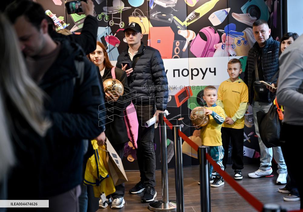 Autograph session of Andrii Shevchenko, Oleh Blokhin and Ihor Belanov in Lviv