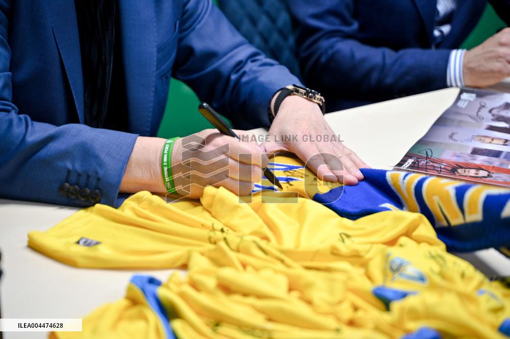 Autograph session of Andrii Shevchenko, Oleh Blokhin and Ihor Belanov in Lviv