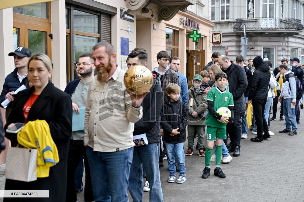 Autograph session of Andrii Shevchenko, Oleh Blokhin and Ihor Belanov in Lviv