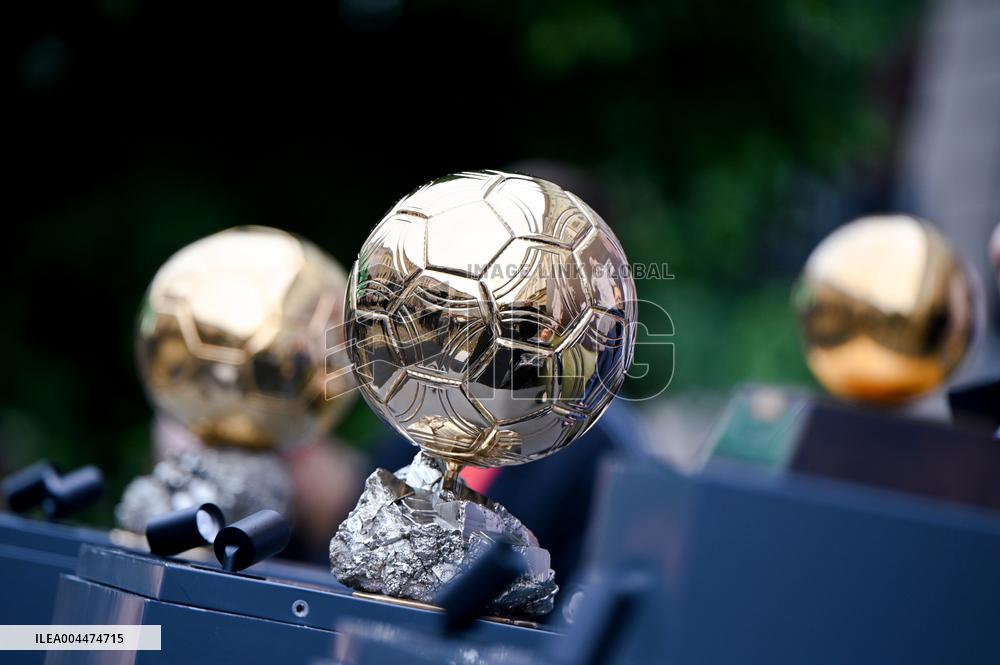 Three Ballons dOr won by Ukrainian footballers delivered to Lviv